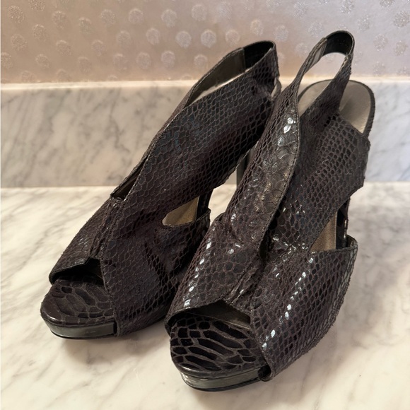Moda Spana Shoes - Moda Spana Snakeskin Embossed Slingback Heels Peep Toe Black Size 8